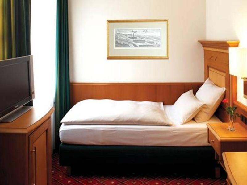 Sham Hotel Amritsar